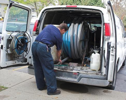 idaho-falls-carpet-cleaning-work-tools-machine-van-man